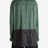 Green shirt, full body view