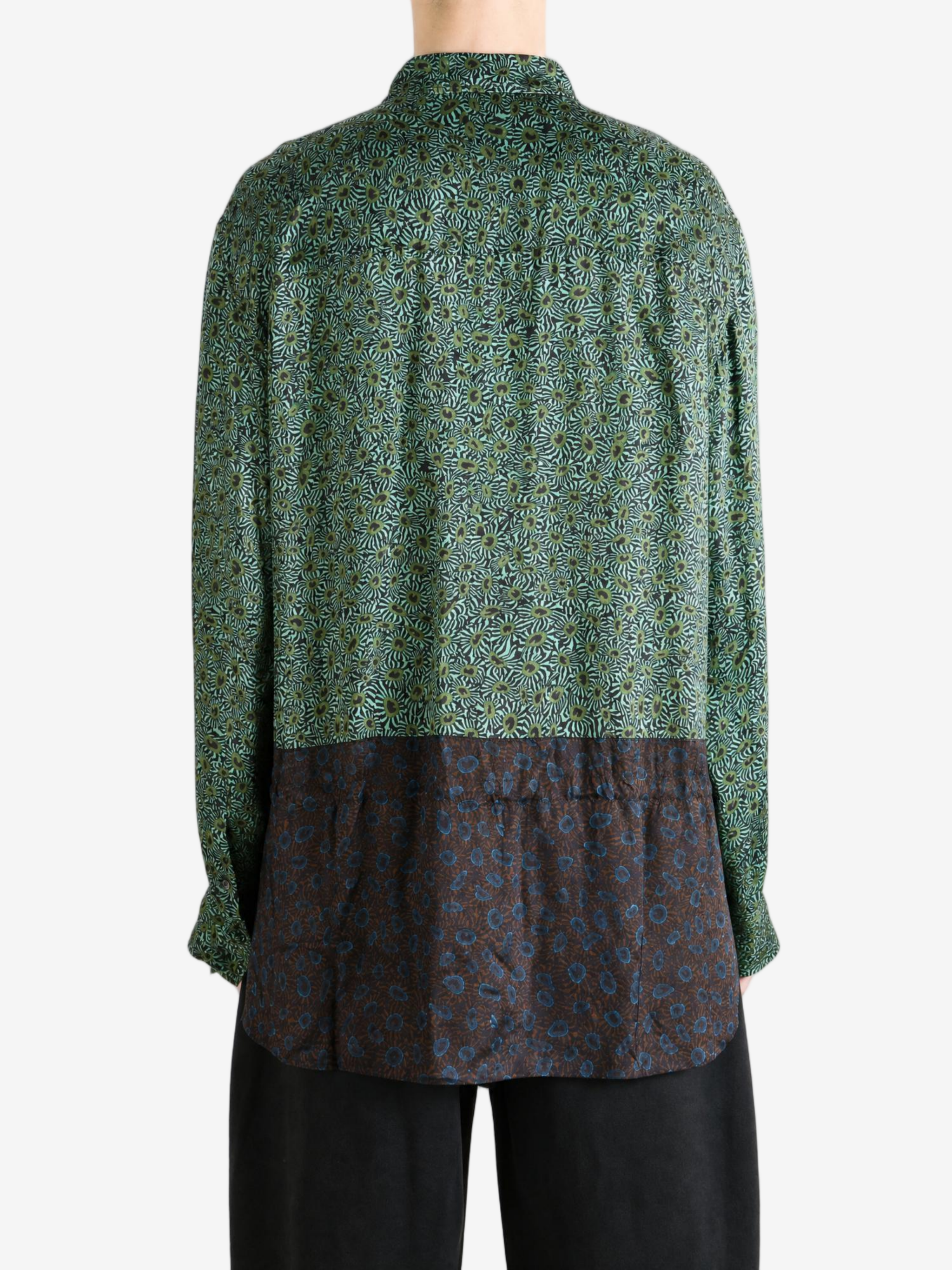 Green shirt, full body view