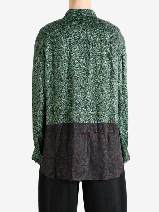 Green shirt, full body view