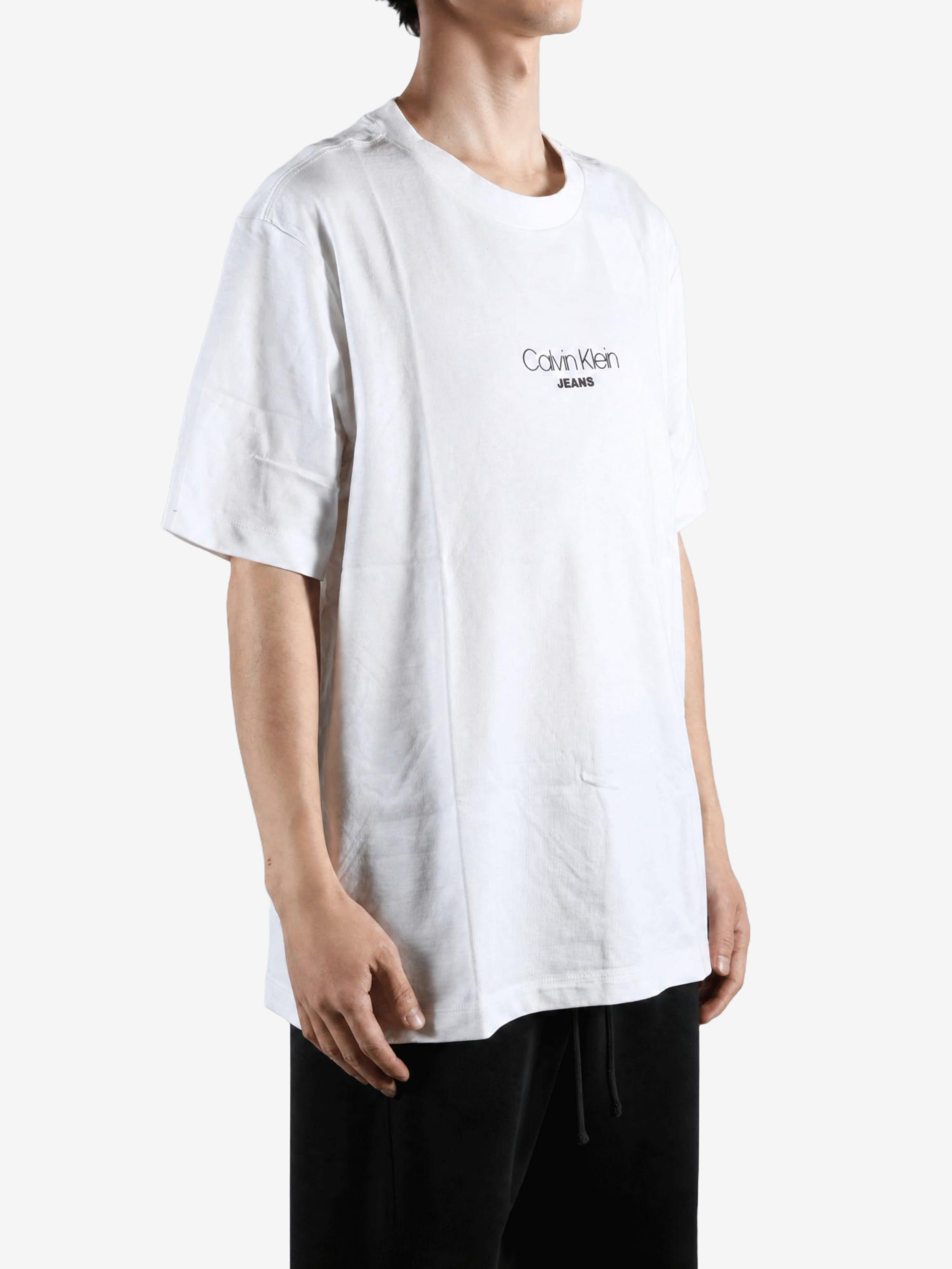 White t-shirt, full body view
