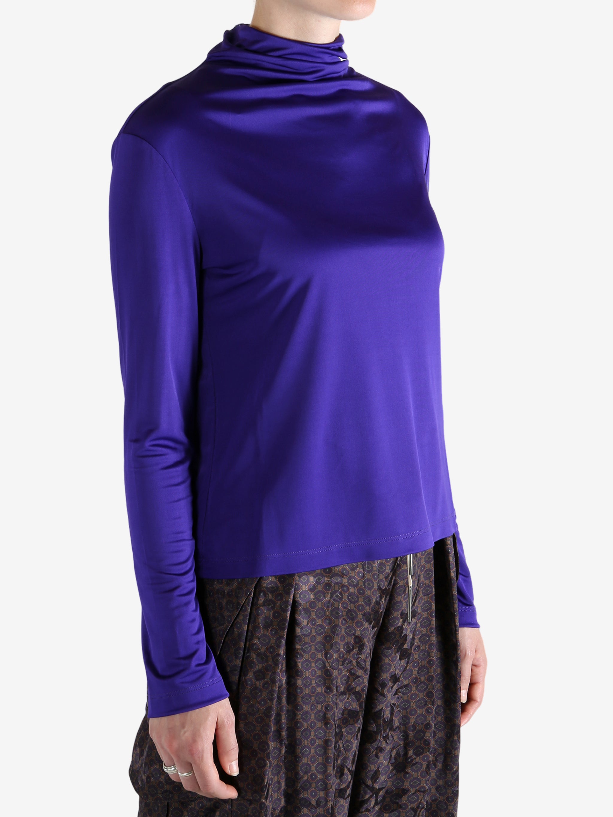 Purple Shirt worn by a person, showing the Shirt  fit