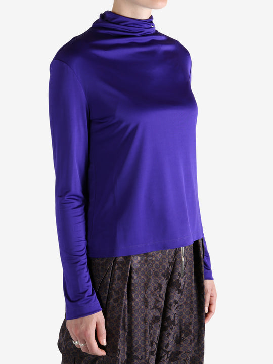 Purple Shirt worn by a person, showing the Shirt  fit