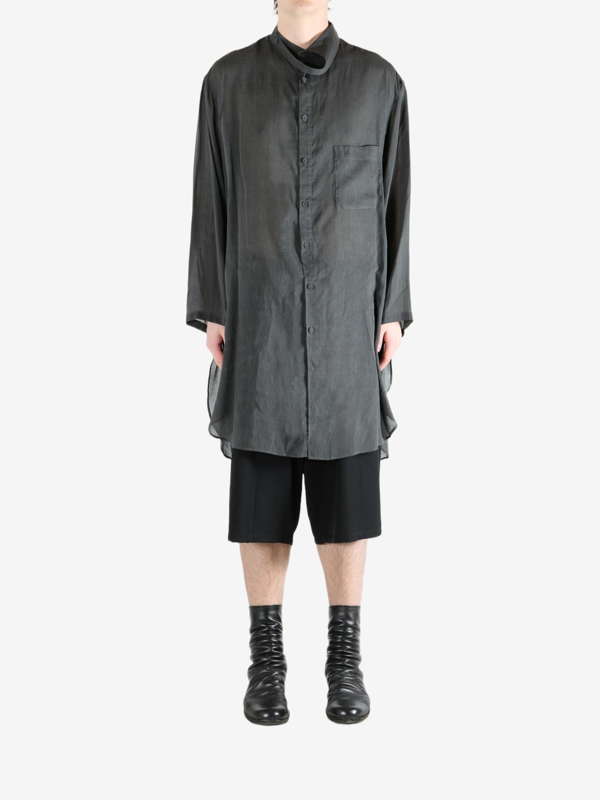 Black shirt,full body view