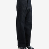 Black pants worn by a person,○showing the pants fit
