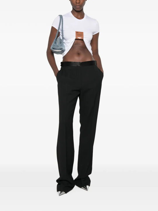 White t-shirt, full body view