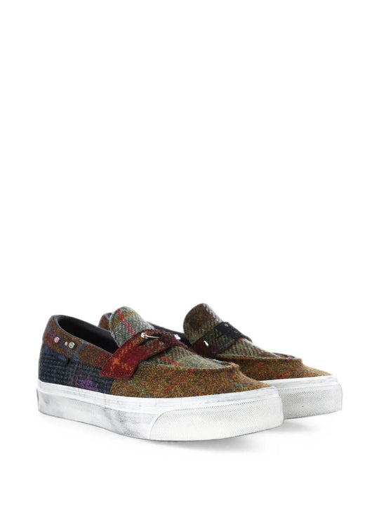Brown shoes, front view