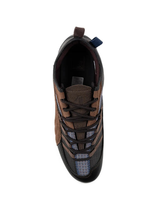 Black shoes, front view
