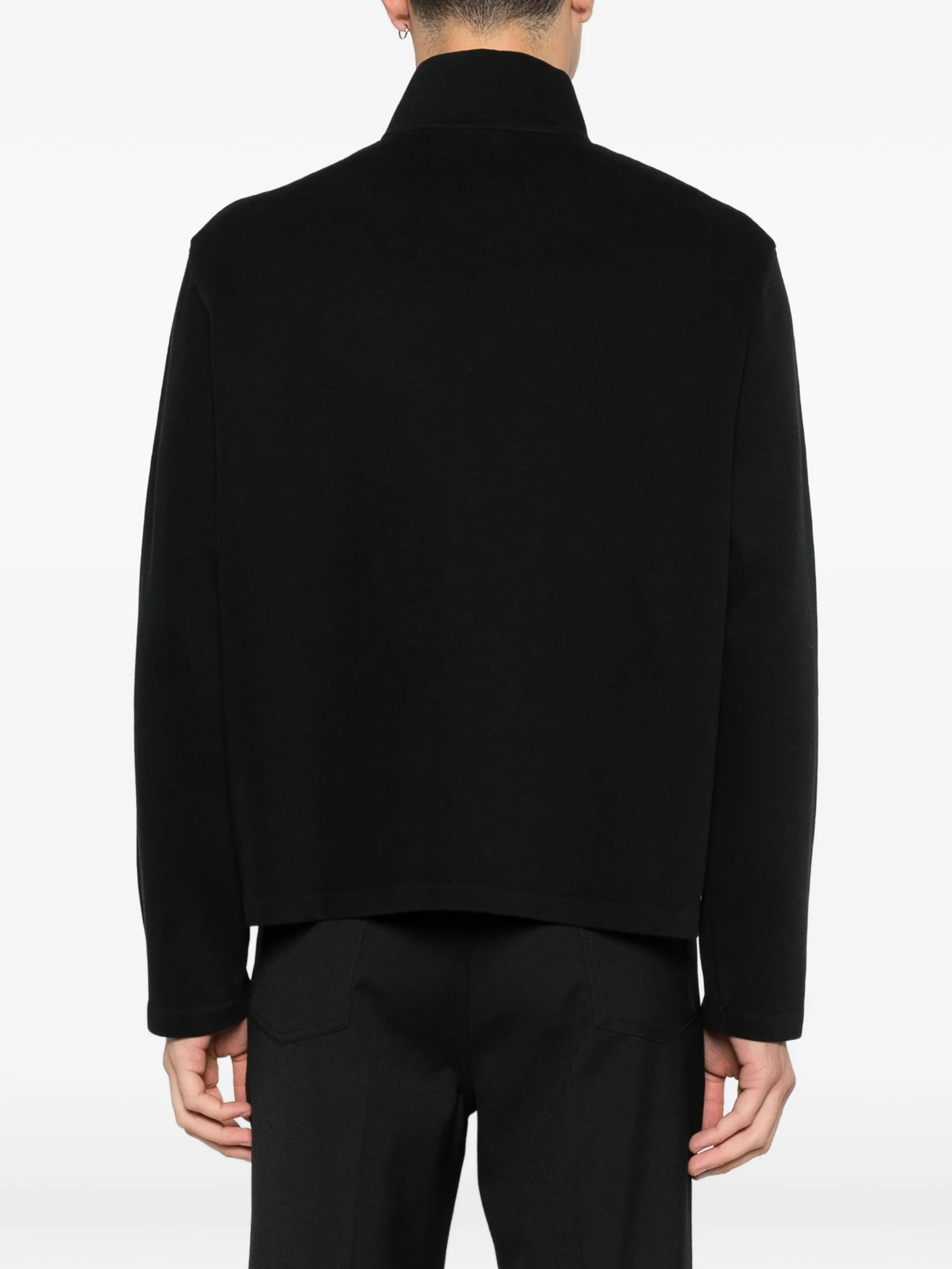 black sweat worn by a person, showing the sweat fit