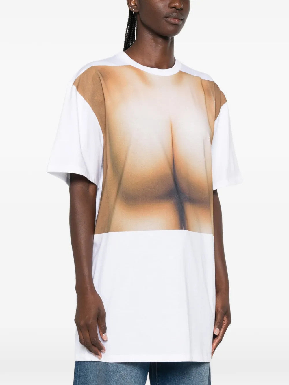 White t-shirt, full body view