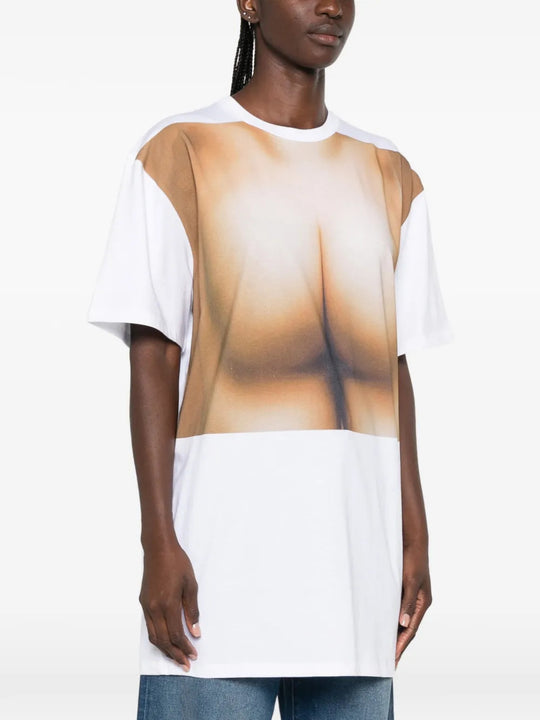 White t-shirt, full body view