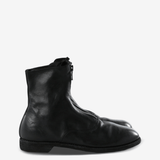 Black boots,front view