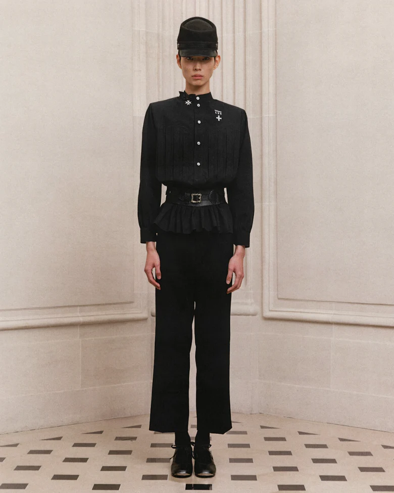 Black shirt, full body view