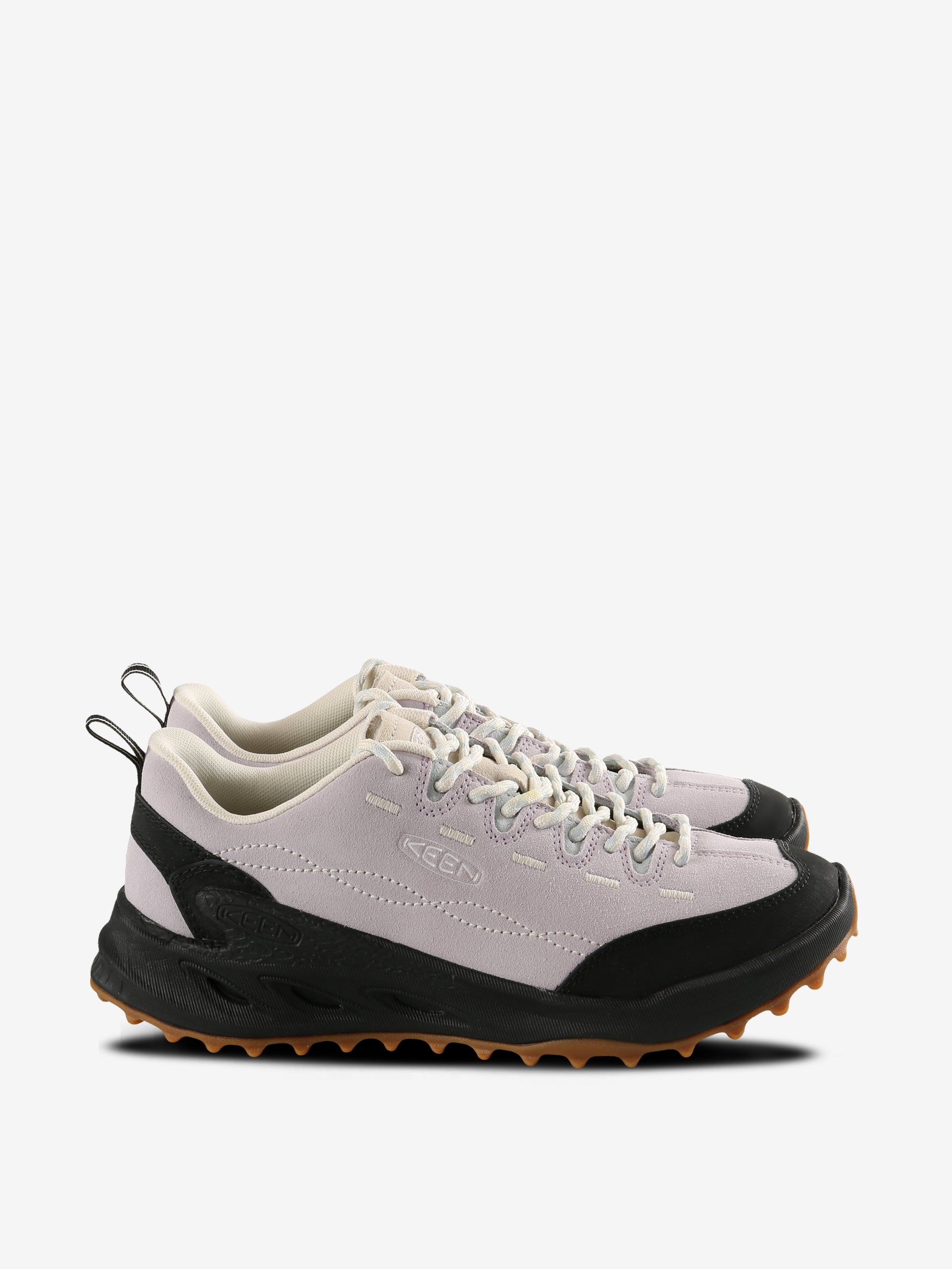 White sneaker,front view