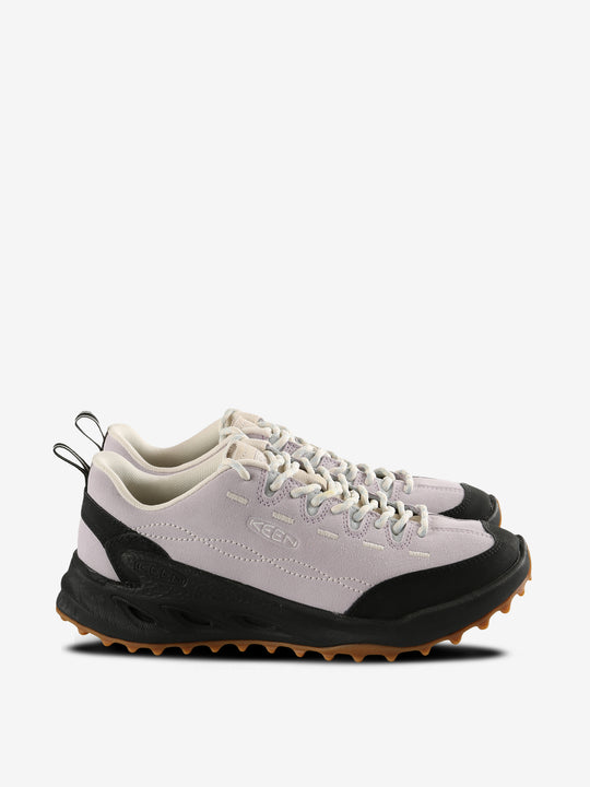 White sneaker,front view