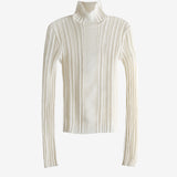 White sweater,front view