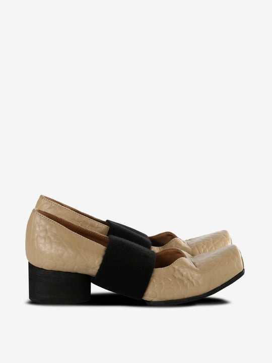 Tan shoes, front view