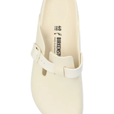 White sandals,front view