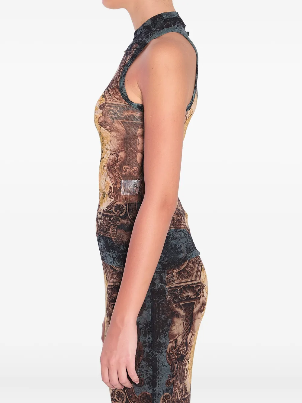 Black top worn by a person, showing the top fit