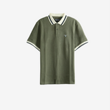 Green shirt, front view