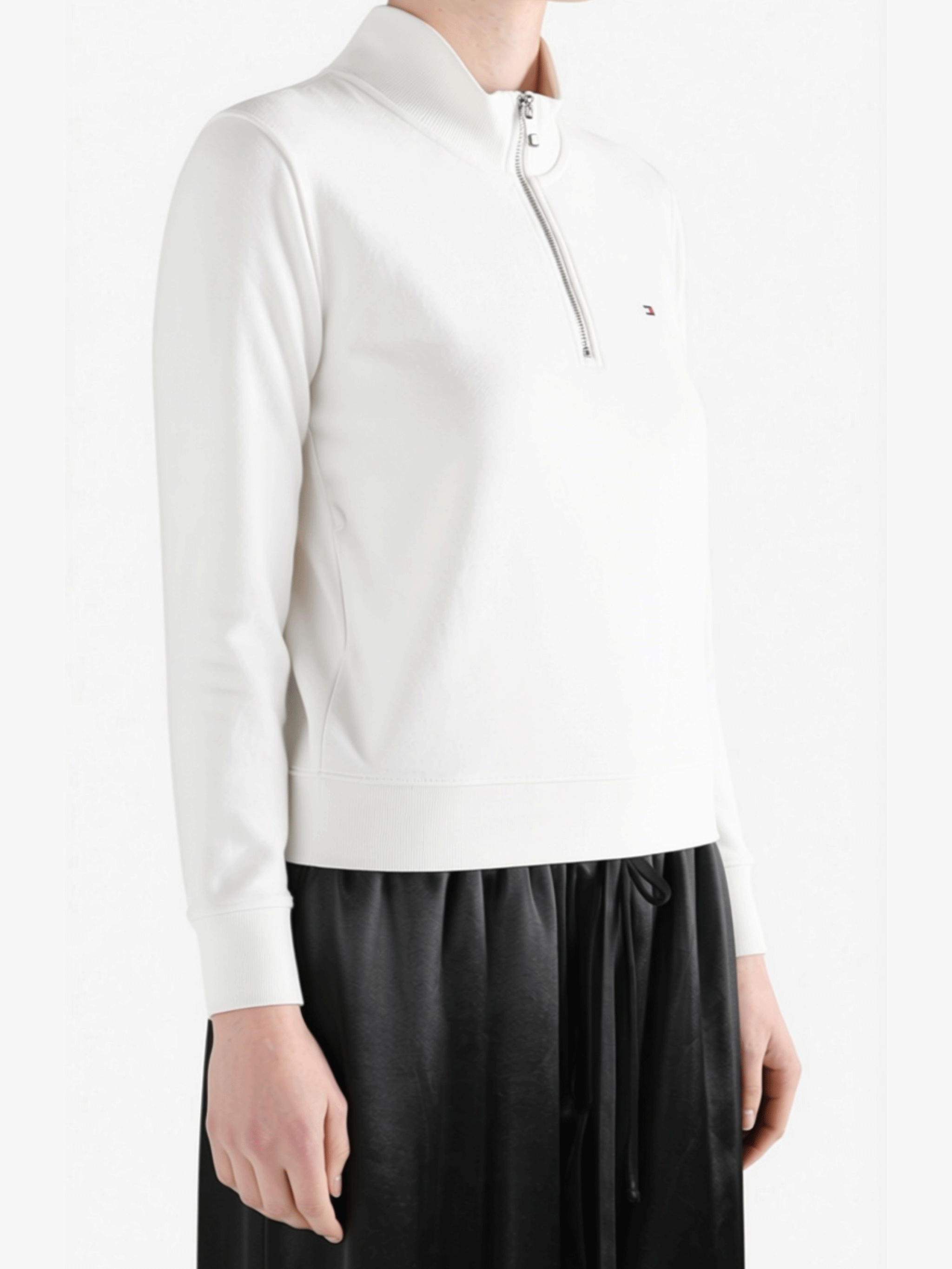 White sweats-hoodies worn by a person, showing the sweats-hoodies' fit 