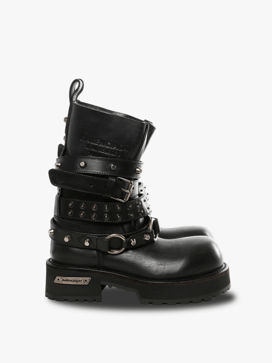 black boots ,front view