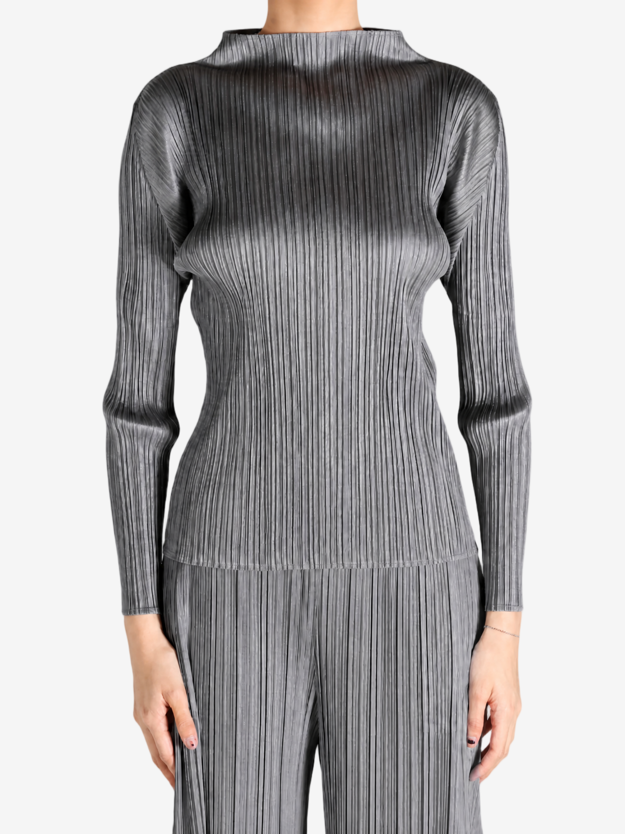Grey shirt, full body view