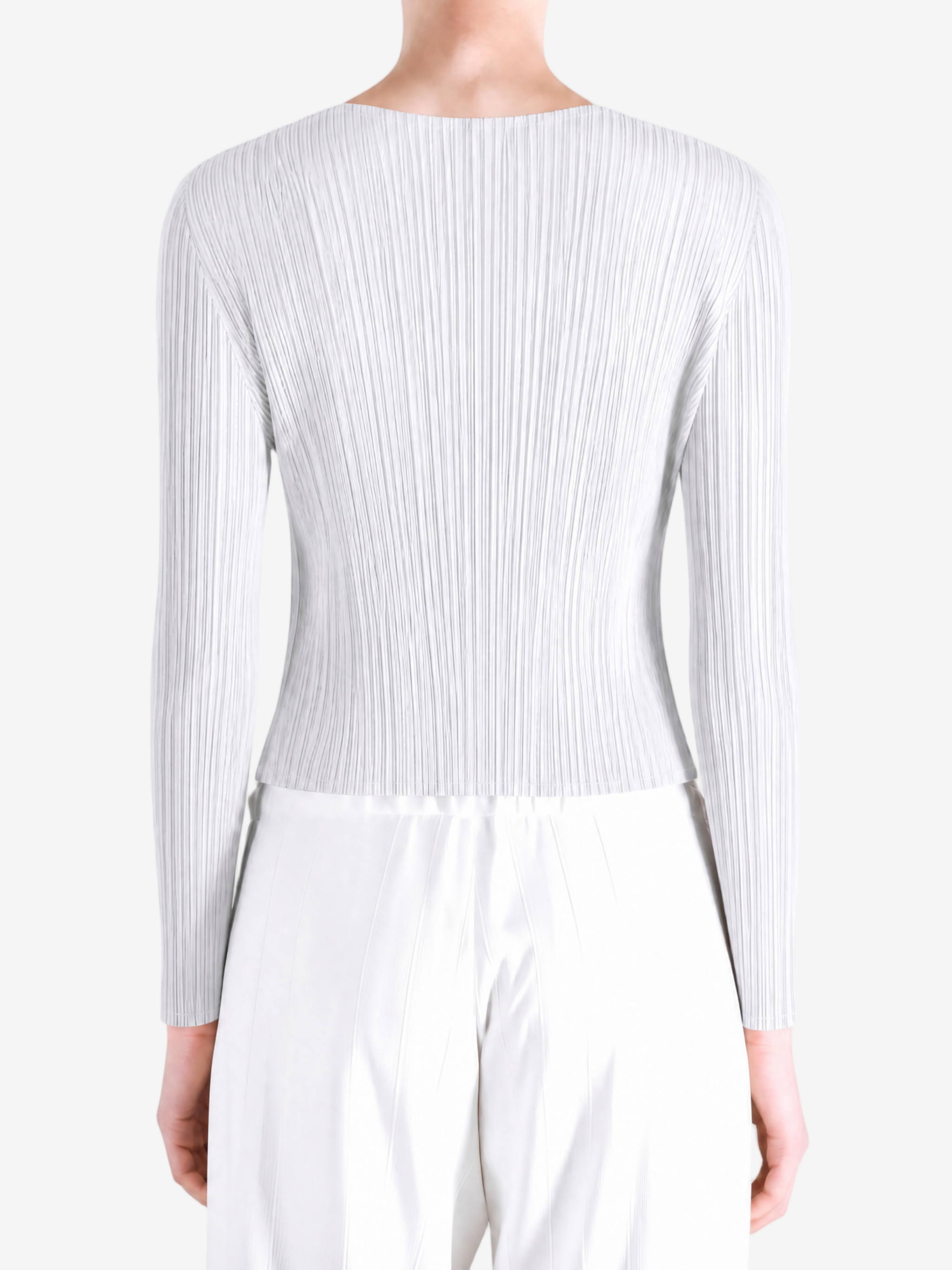 White knitwear worn by a person, showing the knitwear fit