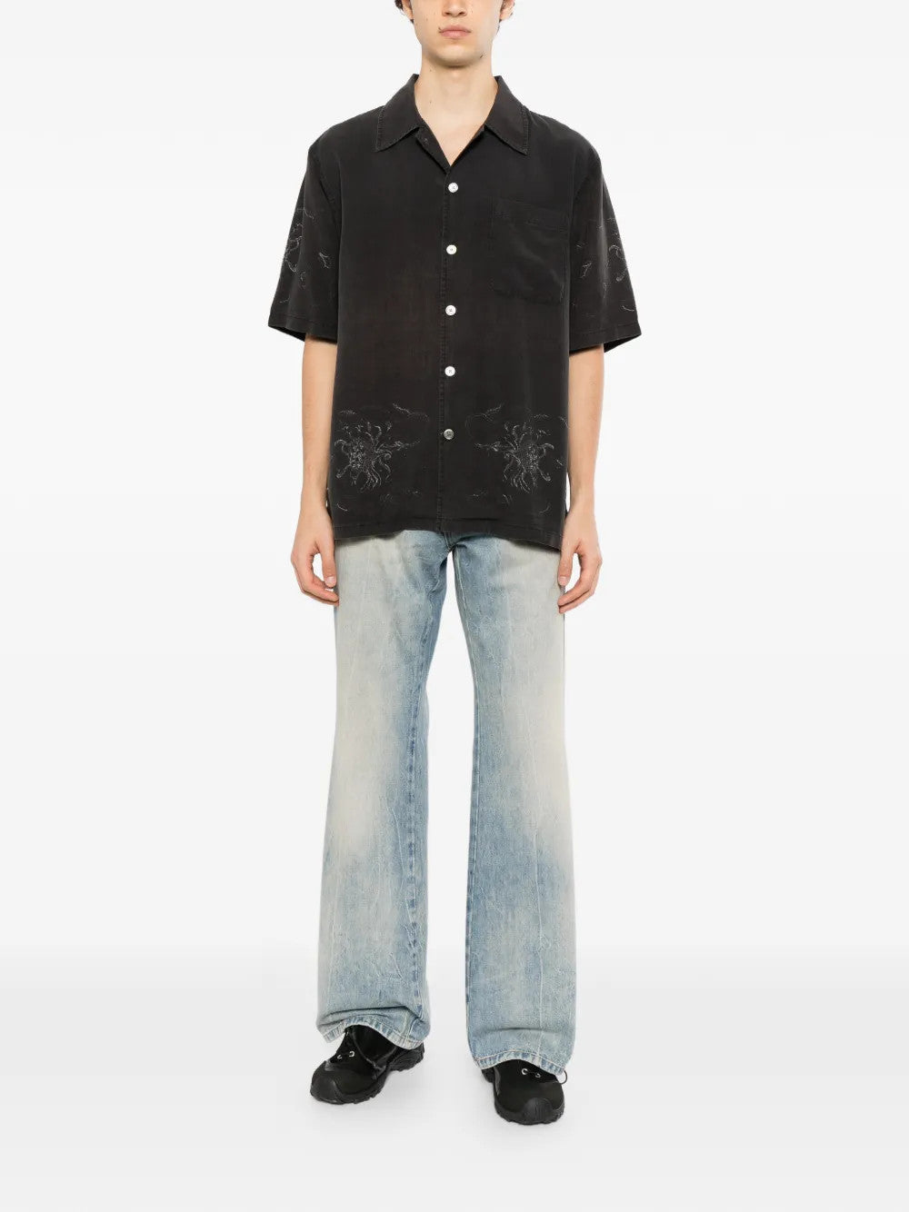 Black shirt, full body view