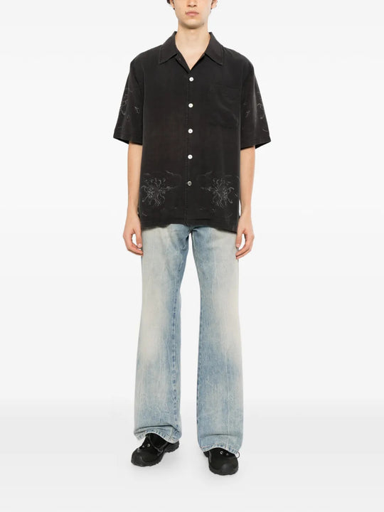 Black shirt, full body view