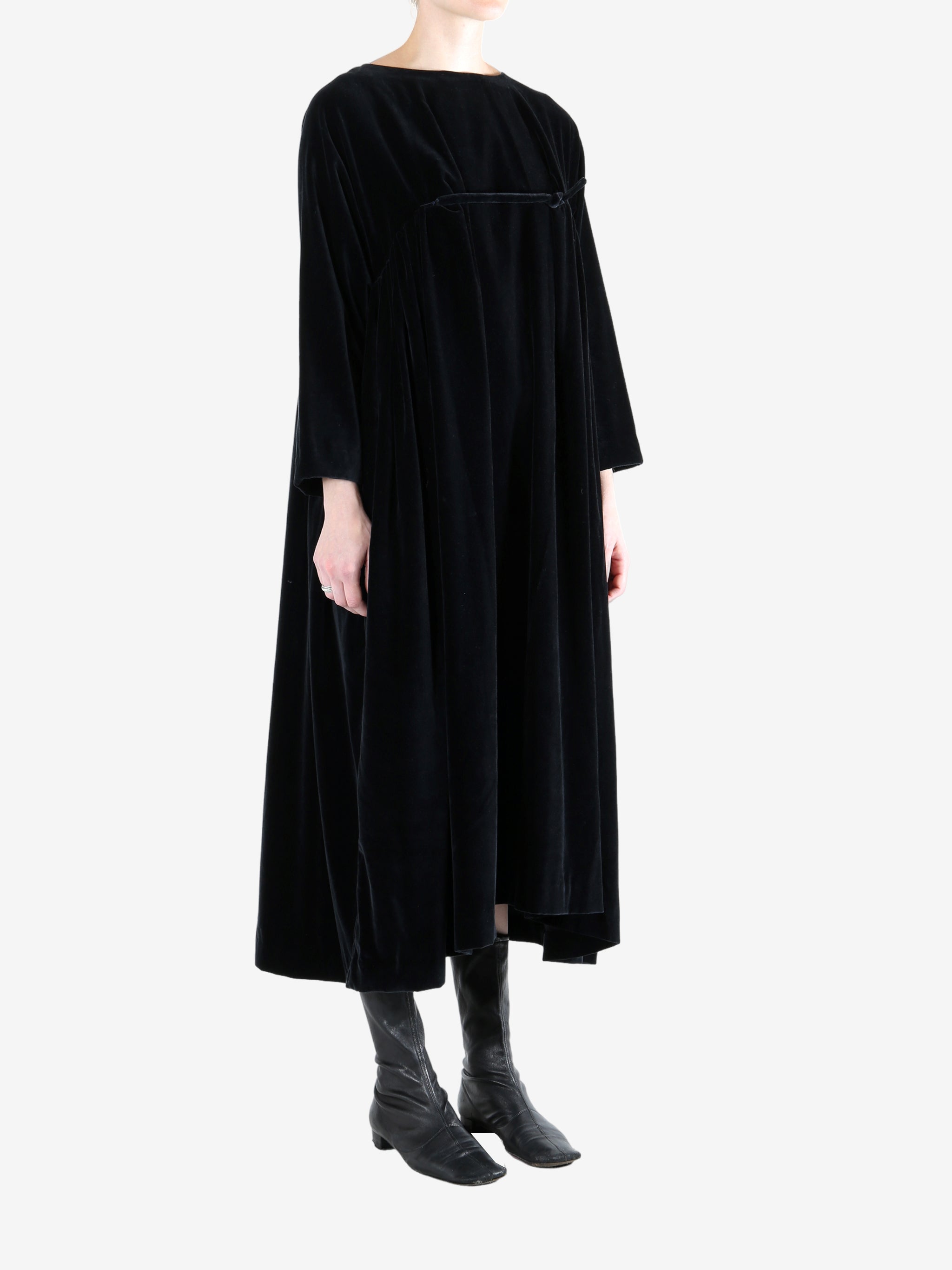 Black dress,full body view