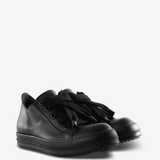 Black shoes, front view