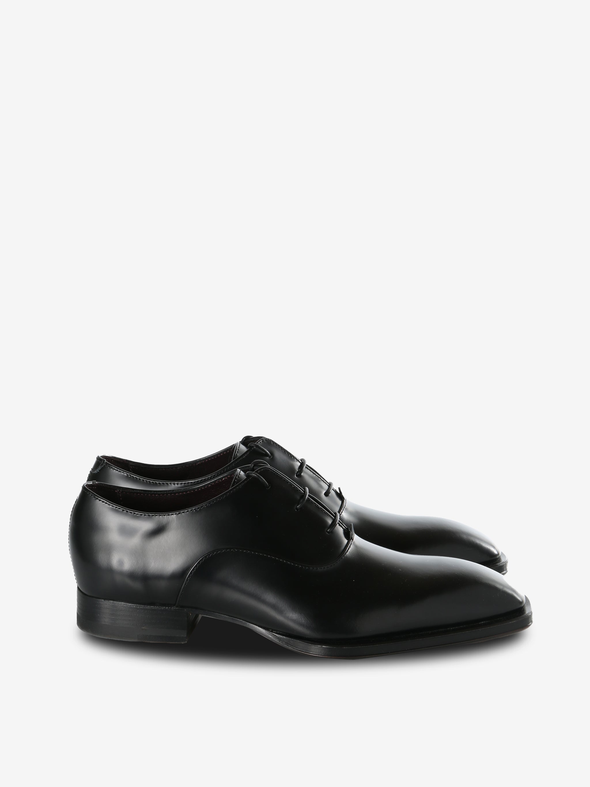 Black shoes, front view