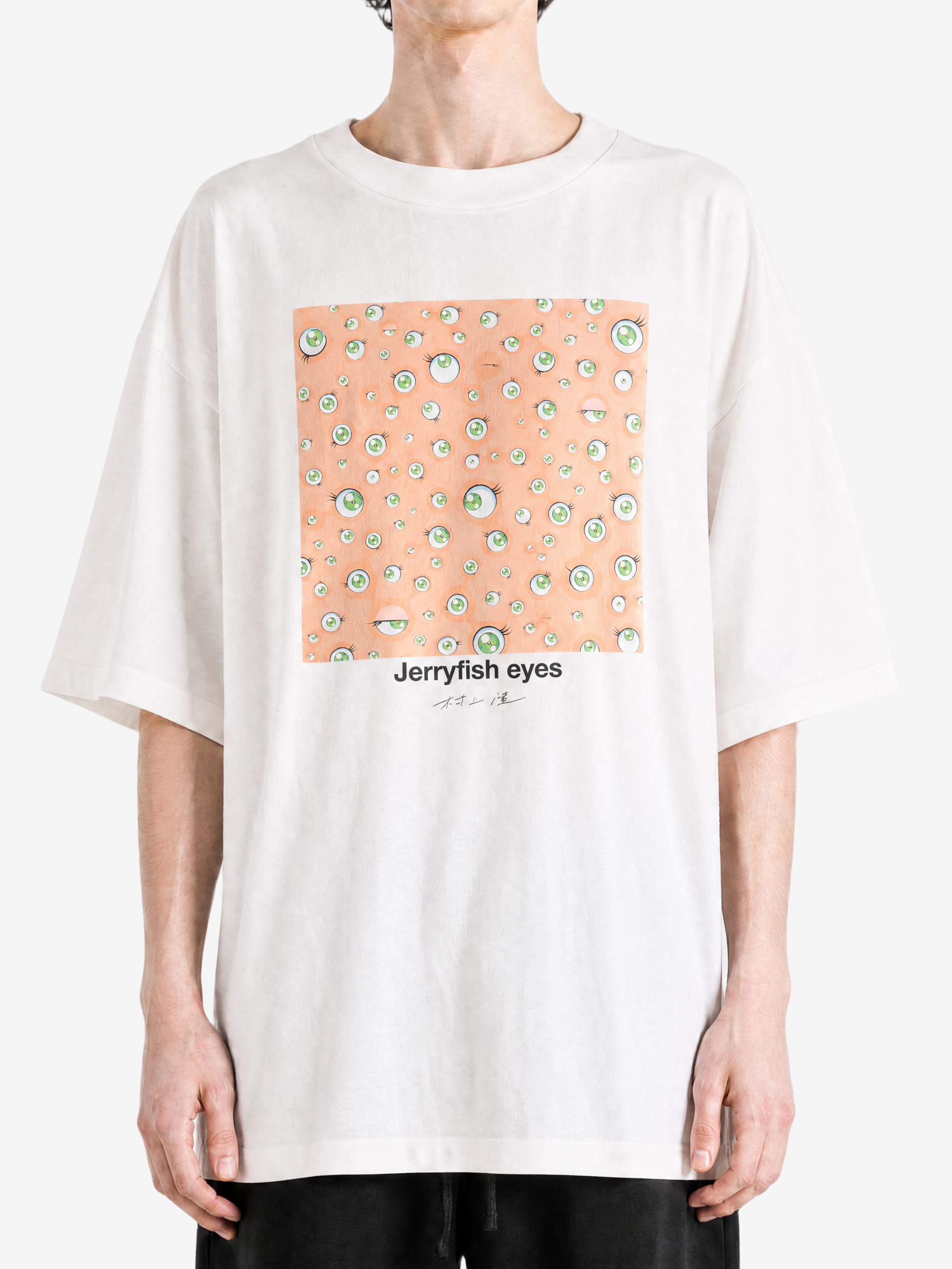 White t-shirt, full body view