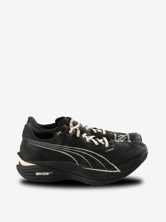 Black sneakers,front view