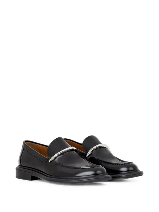 Black shoes, front view