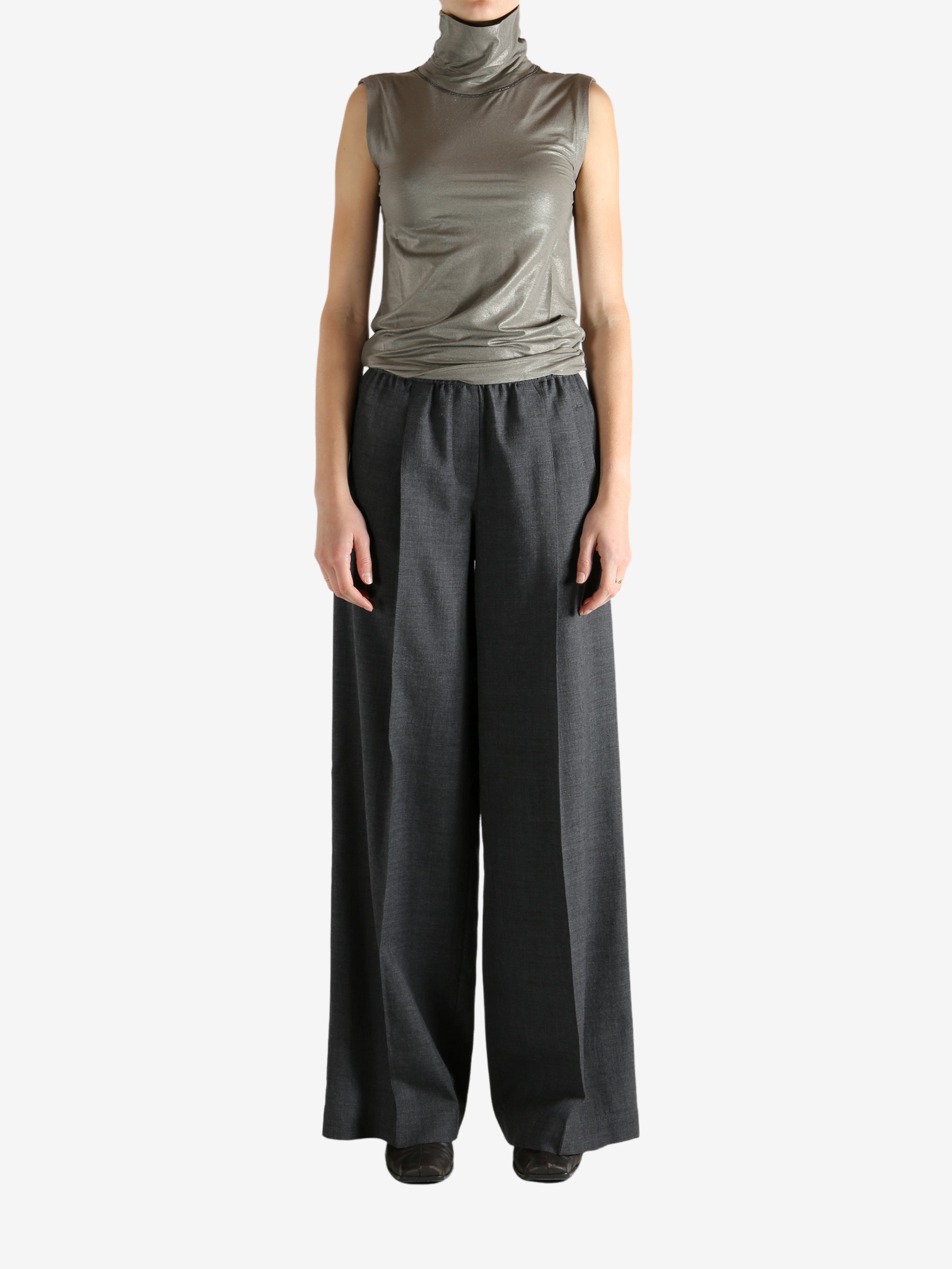 Grey tops,full body view