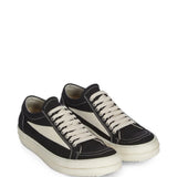 Black shoes, front view