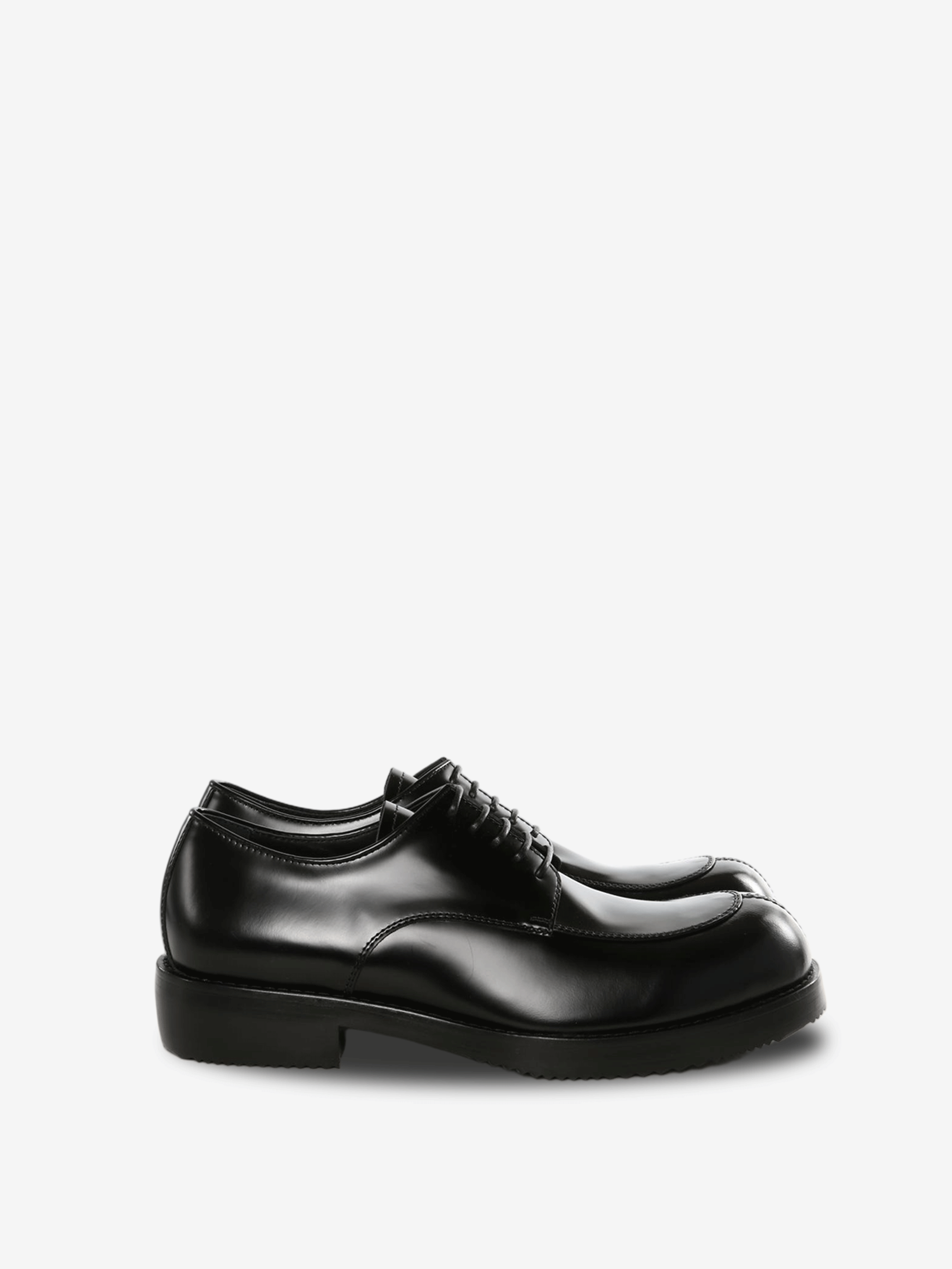 Black shoes, front view