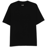 Black shirt,fornt view