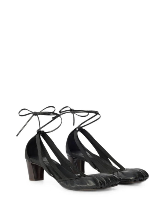 Black shoes, front view