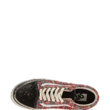 Black shoes, front view