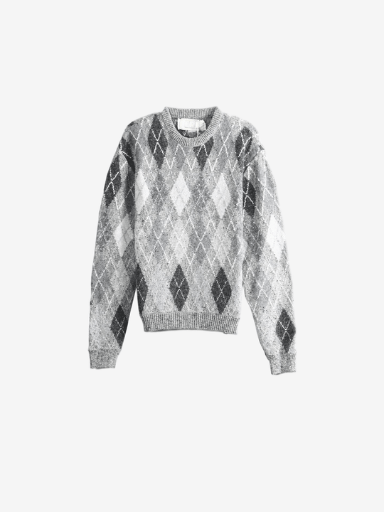 Grey knitwear, front view