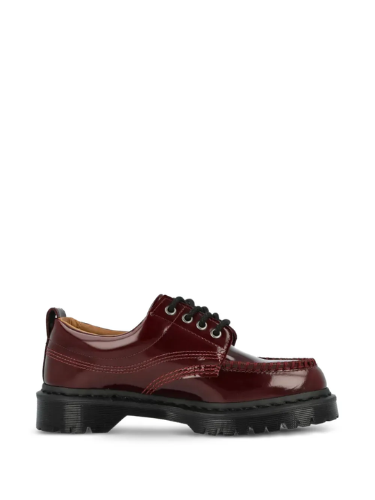 Red shoes, front view