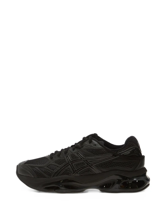 Black shoes, front view