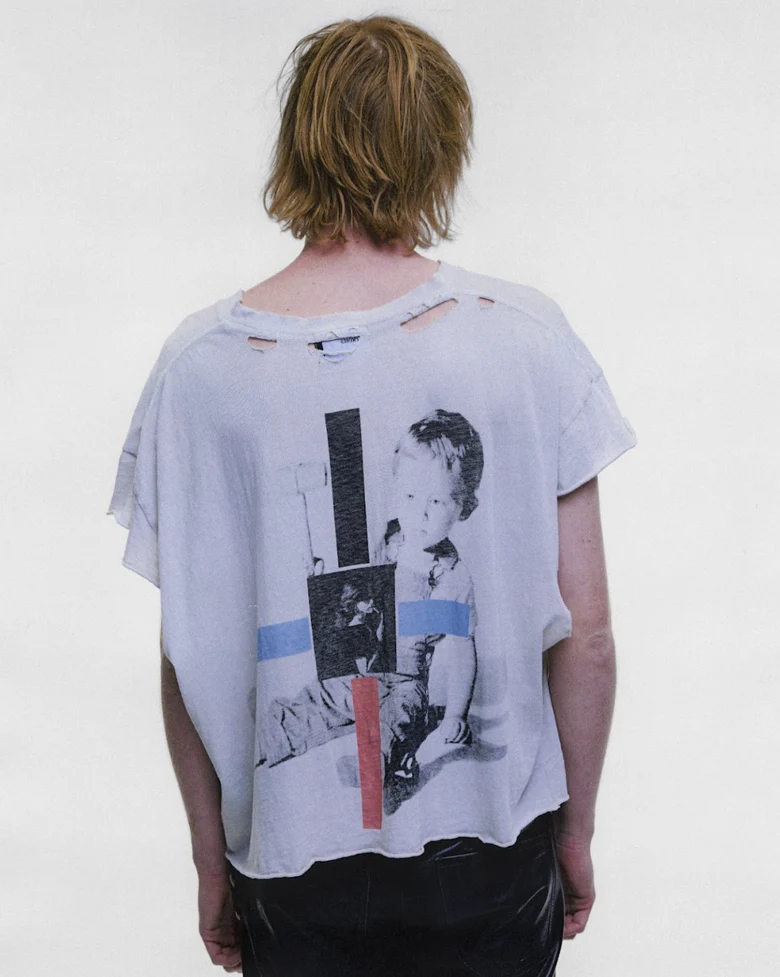 White t-shirt, full body view