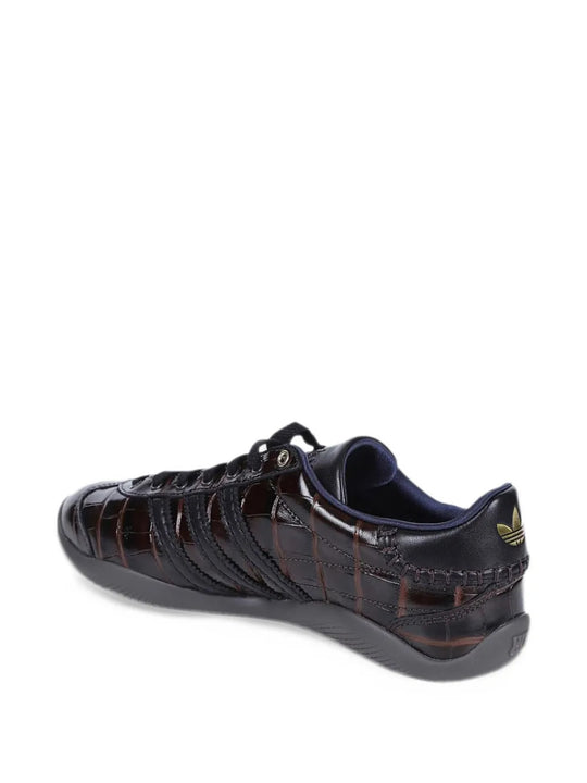 Brown shoes, front view