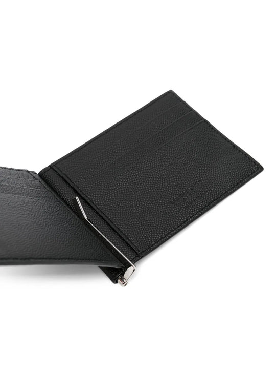 Black accessories, front view