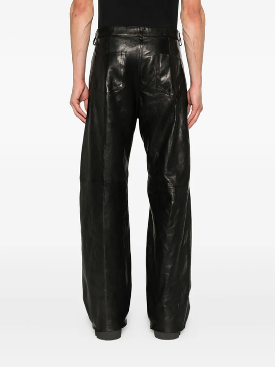 Black jeans worn by a person, showing the pants's fit