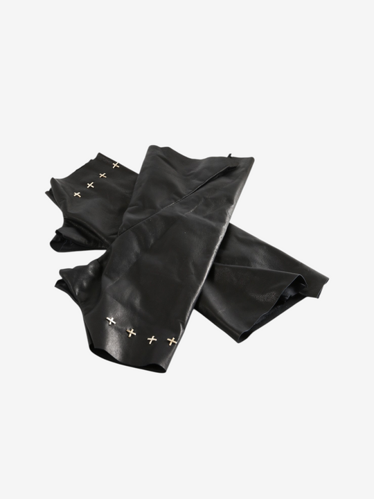 Black accessories, front view