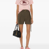 Pink t-shirt,full body view